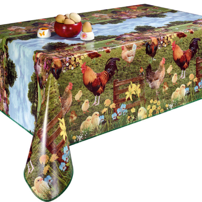 Miljöbild Hönsgården. Vaxduk med höns, kycklingar och tuppar.