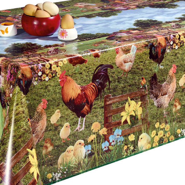På bordet Hönsgården. Vaxduk med höns, kycklingar och tuppar.Vaxduk med höns och kycklingar 140 cm bred