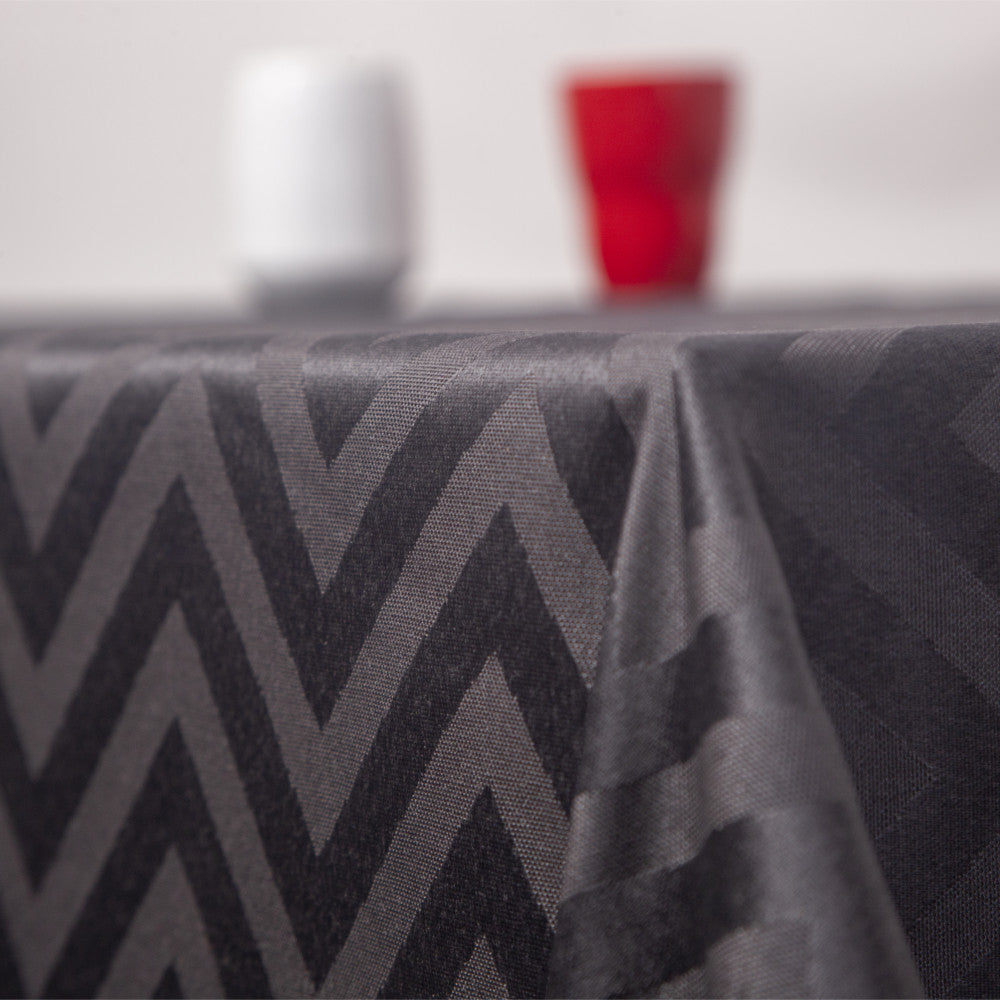 Berlin Svart - Elegant textilvaxduk med vävt grafiskt mönster - 155 cm bred