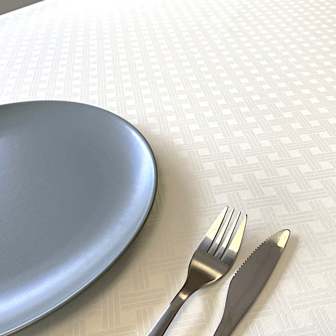 Benlliure Blanco – Jacquardvävd textilvaxduk med flätat mönster