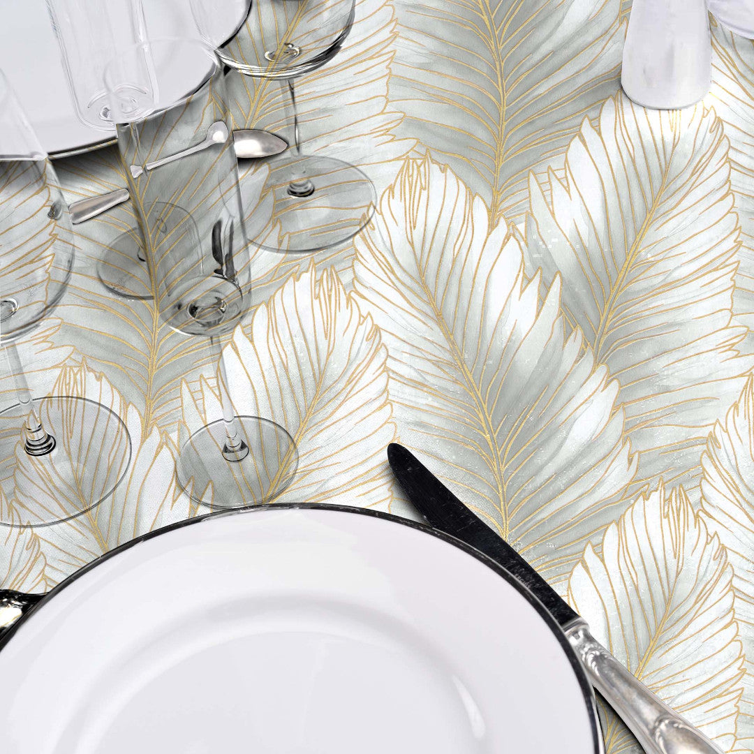 Betty Golden Palm – Elegant vaxduk med gyllene palmblad, närbild