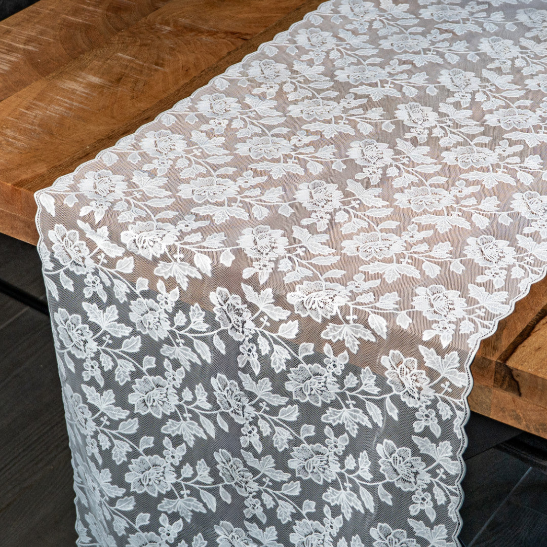 Camellia Lace – vit spetsbordslöpare 50 cm (metervara)