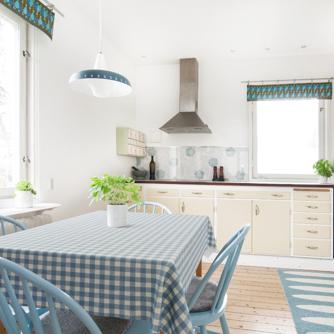 Careaux Blue – Extra kraftig vaxduk med klassiska blå rutor, miljö 2