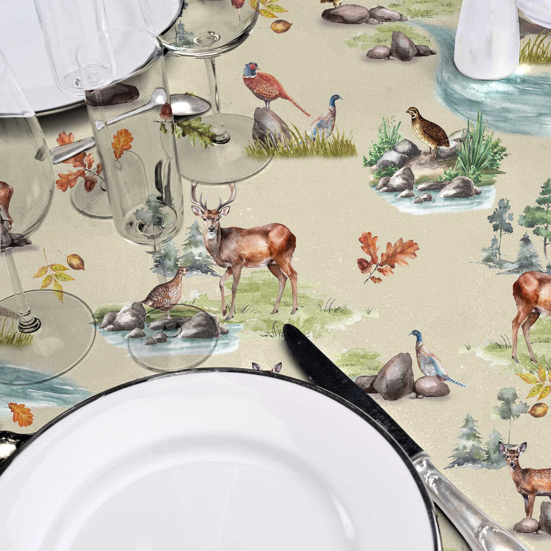 Chasse – Vaxduk med rådjur, fåglar och höst i skogen, dukning
