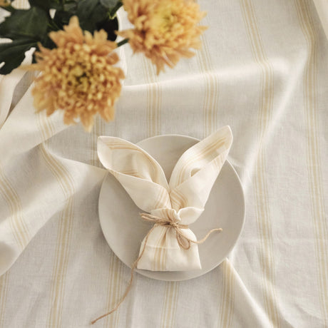 Compliments linneduk Brise, Gul - 200 x 200 cm, närbild