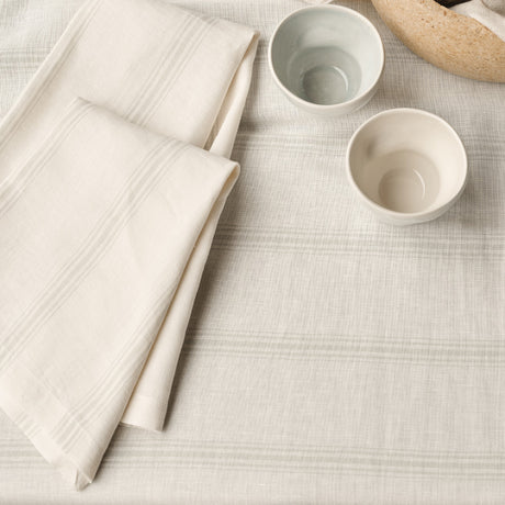 Compliments linneduk Brise, Sand - 200 x 200 cm, närbild