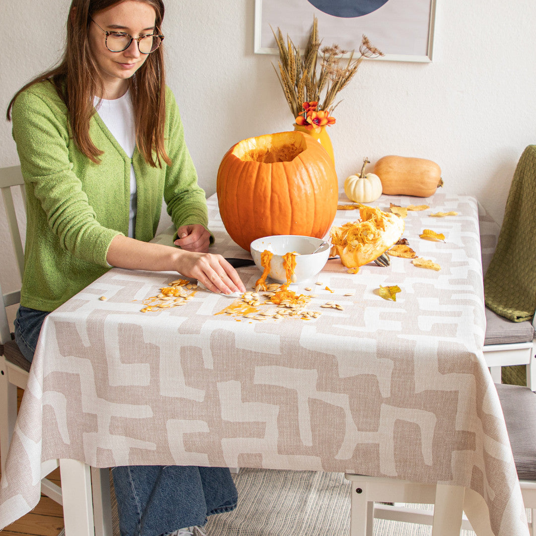 Ellada - Extra kraftig vaxduk i beige med grafiskt mönster, torkning miljö