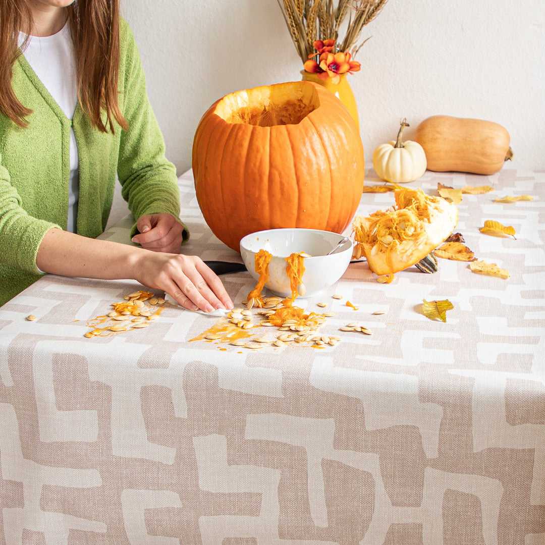 Ellada - Extra kraftig vaxduk i beige med grafiskt mönster, torkning miljö