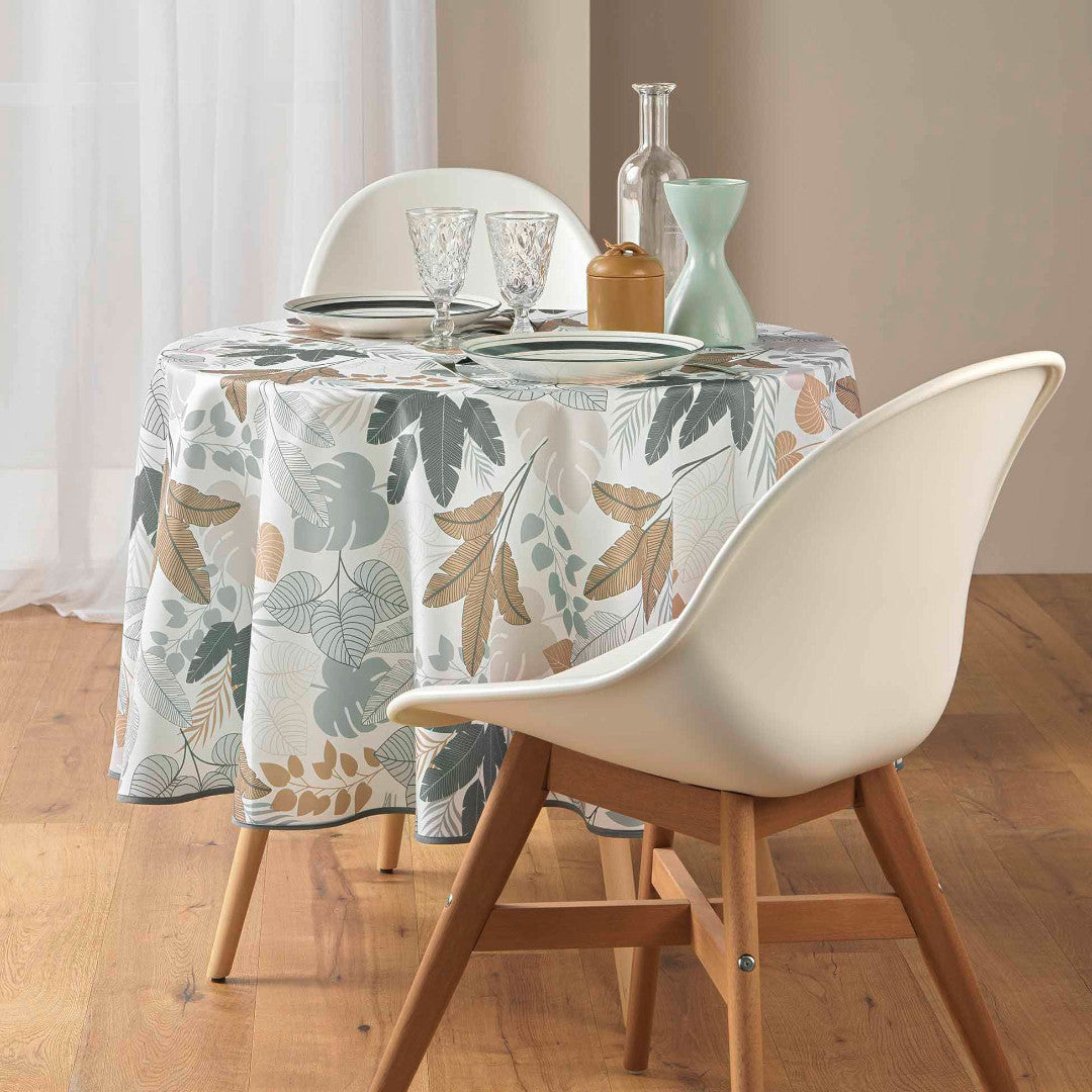 Fidji Ø 180 cm, rund duk med botaniskt mönster i dämpade toner, miljöbild