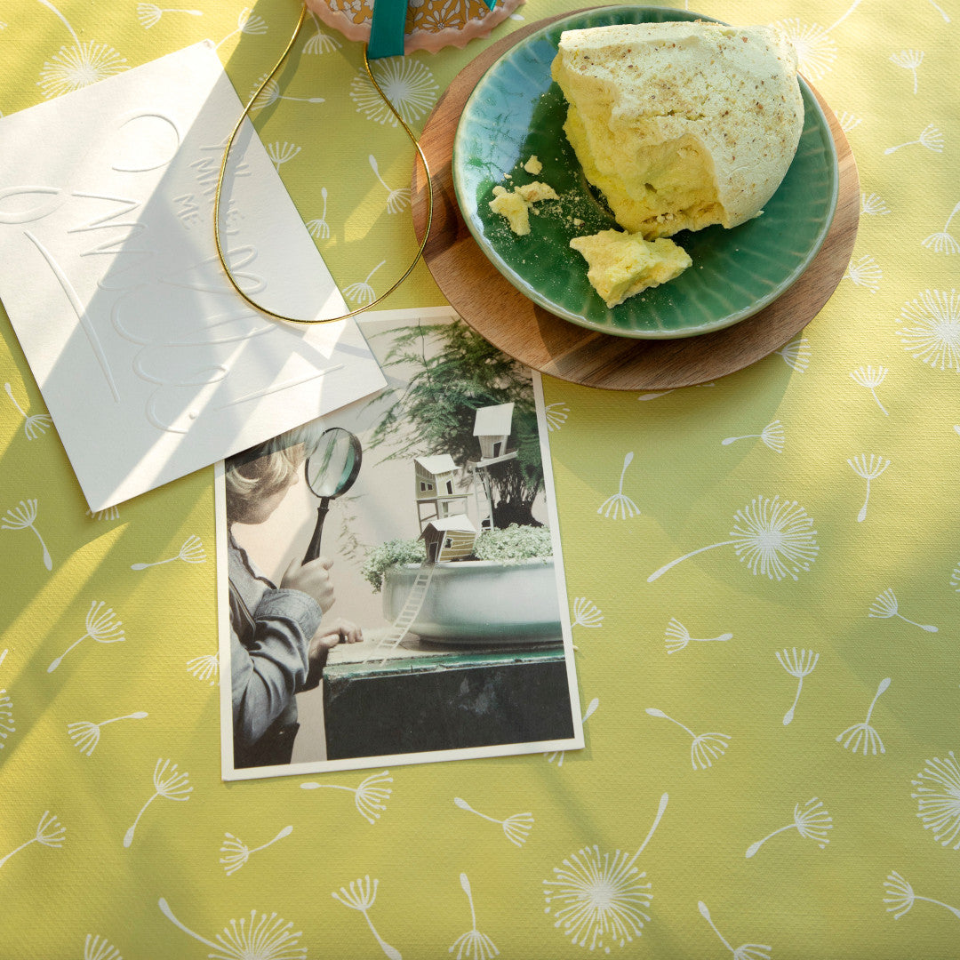 Let it go Avocado – Captain Cook vaxduk med grafiskt naturmönster närbild