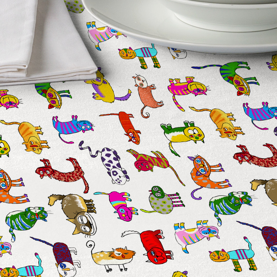 Happy Cat – Textilvaxduk med färgglada katter, närbild