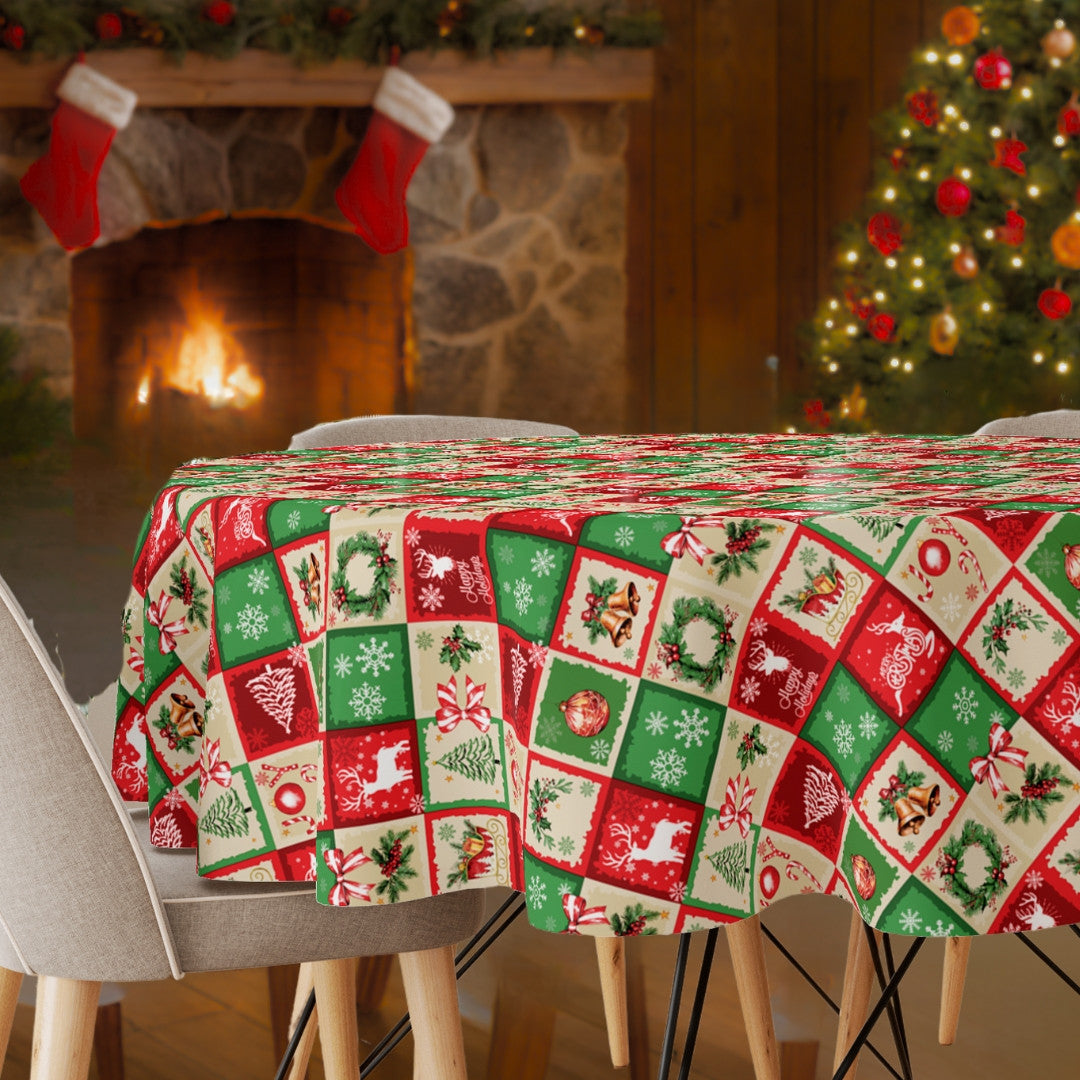 Julvaxduk – Rött och grönt patchwork med klassiska motiv