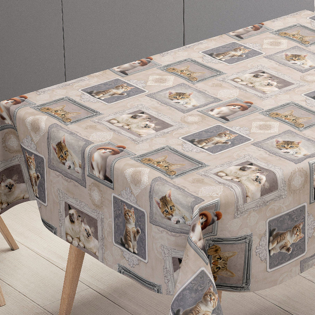 Kattungalleri – beige vaxduk med kattungar i ramar bordsände