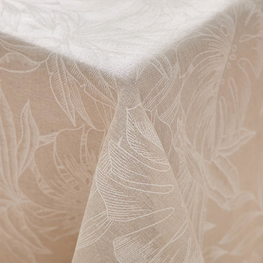 Lorenza – Tygduk i linnelook med stort bladmönster – 140 x 240 cm, hörn