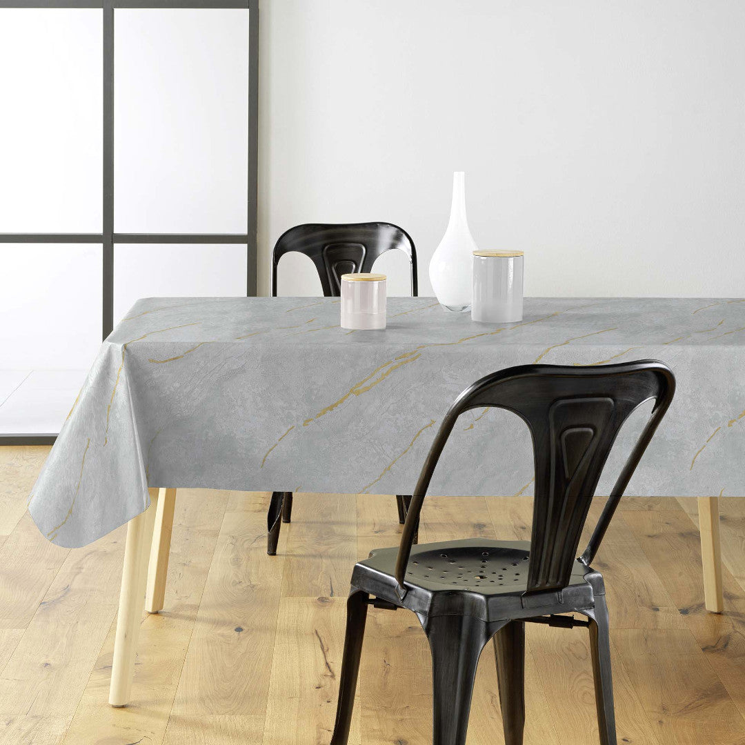Lustral Metallic – Elegant vaxduk med marmorstruktur och guldådror, miljö