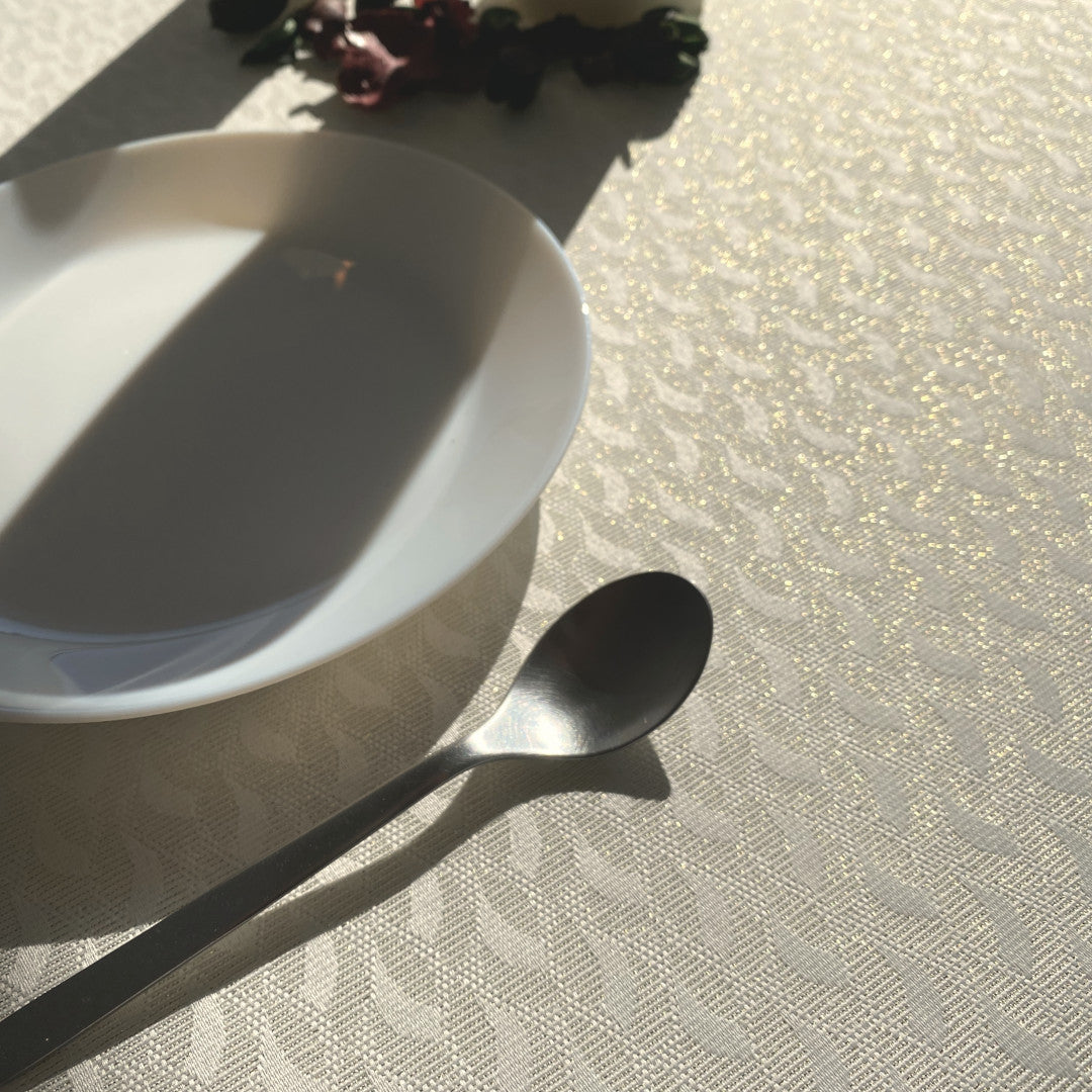 Munch Oro Guldblad - Elegant textilduk med lurex i guld, 160 cm bred