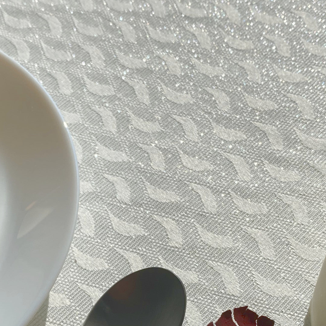 Munch Plata Silverblad - Elegant textilvaxduk med silver lurex, närbild