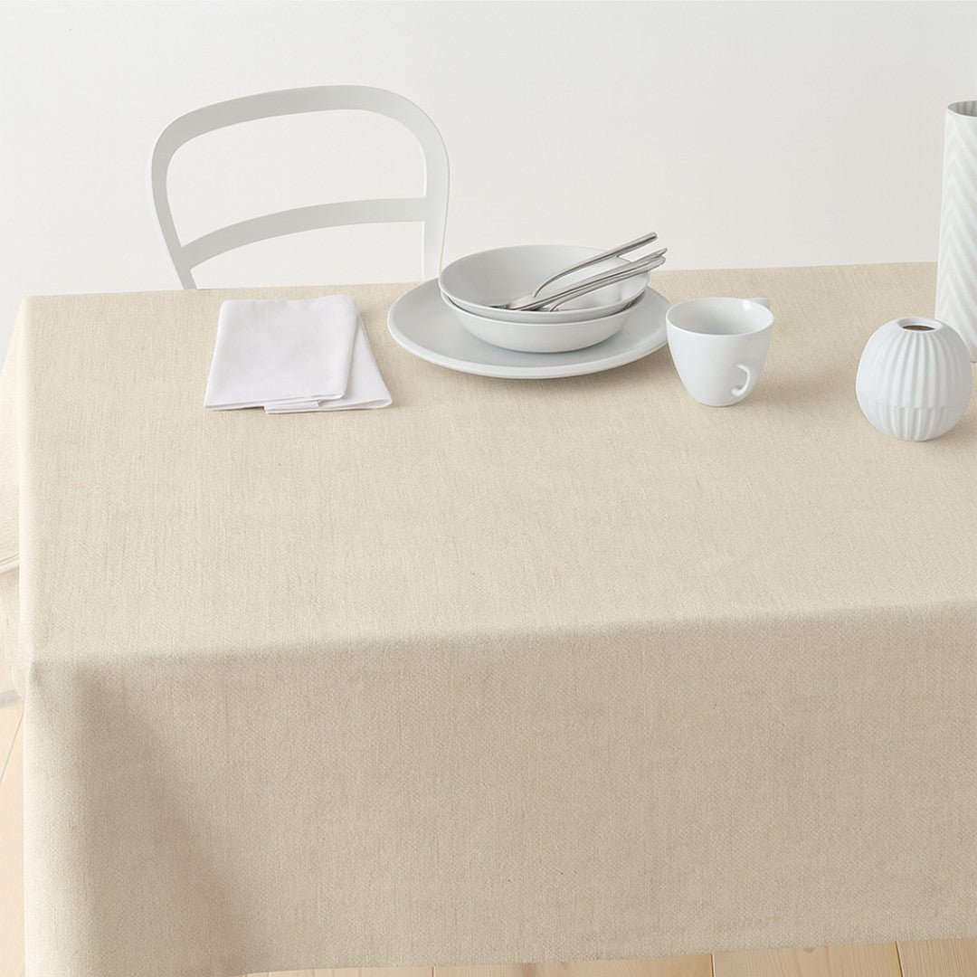 Nordfavn Dean Natur – Enfärgad textilvaxduk i linnelook, på bord