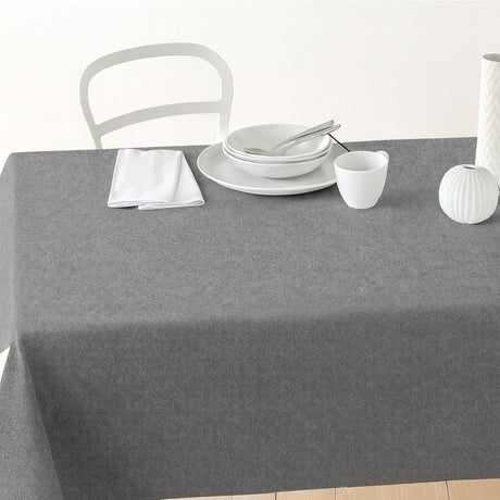 Nordfavn Dean Stengrå – Enfärgad textilvaxduk i linnelook, på bord