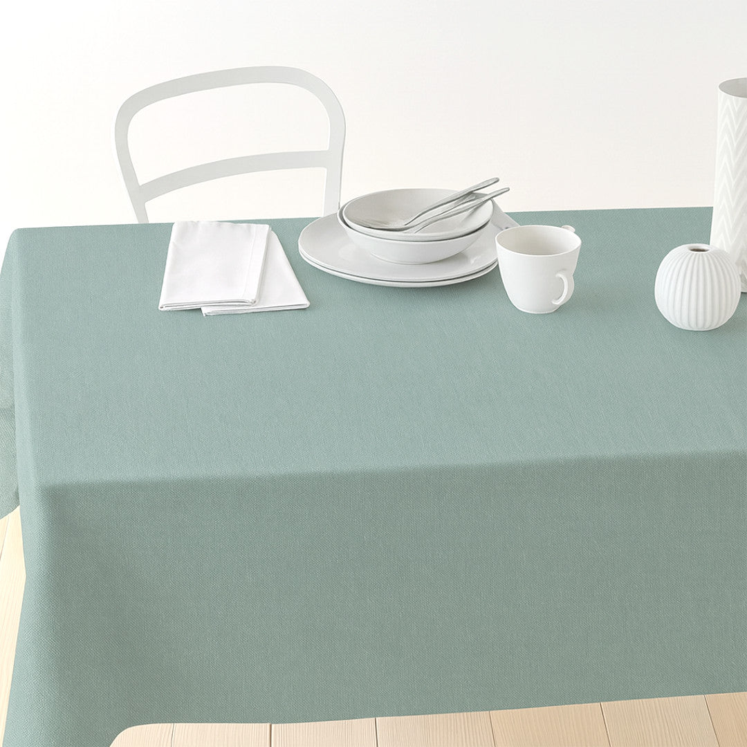 Nordfavn Dean Dämpad Grön – Enfärgad textilvaxduk i linnelook, på bord