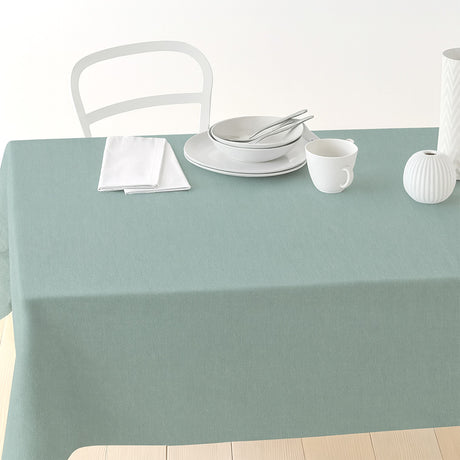 Nordfavn Dean Dämpad Grön – Enfärgad textilvaxduk i linnelook, på bord