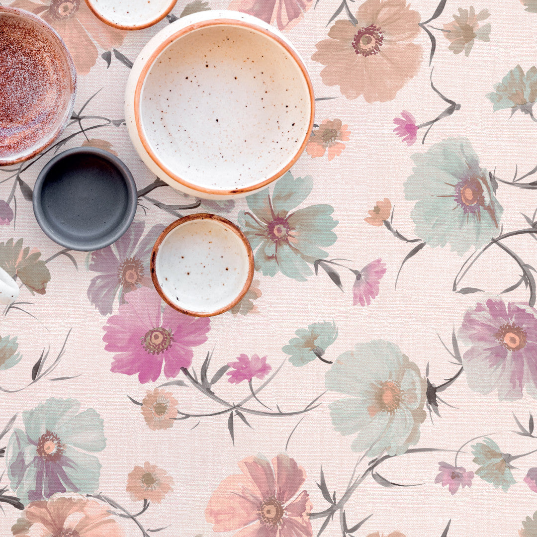 Nordfavn Gerbera Beige – Vaxduk med blommor i linnelook, mönster