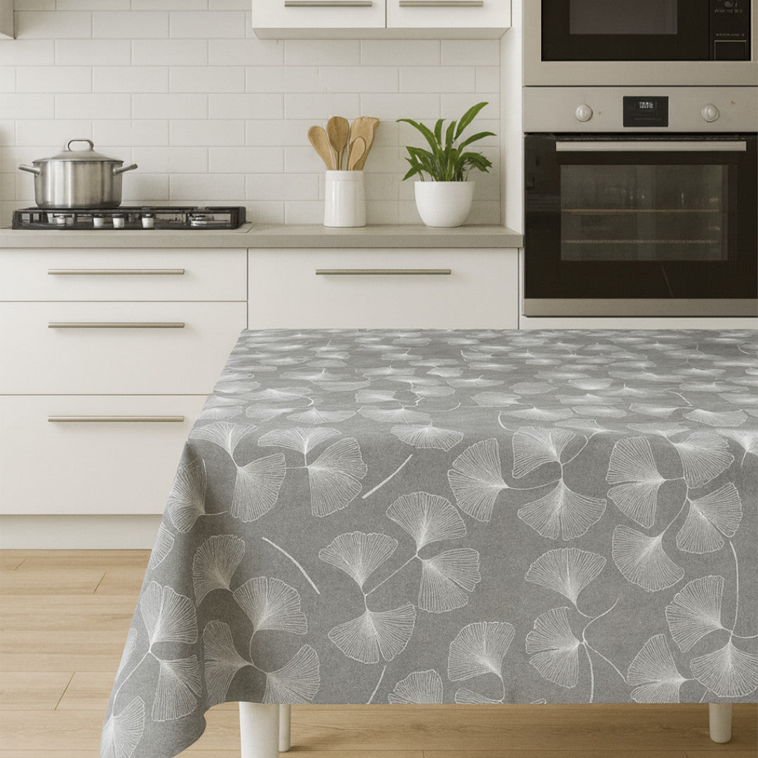 Nordfavn Ginko Grå – Textilvaxduk med stiliserade blad, miljö