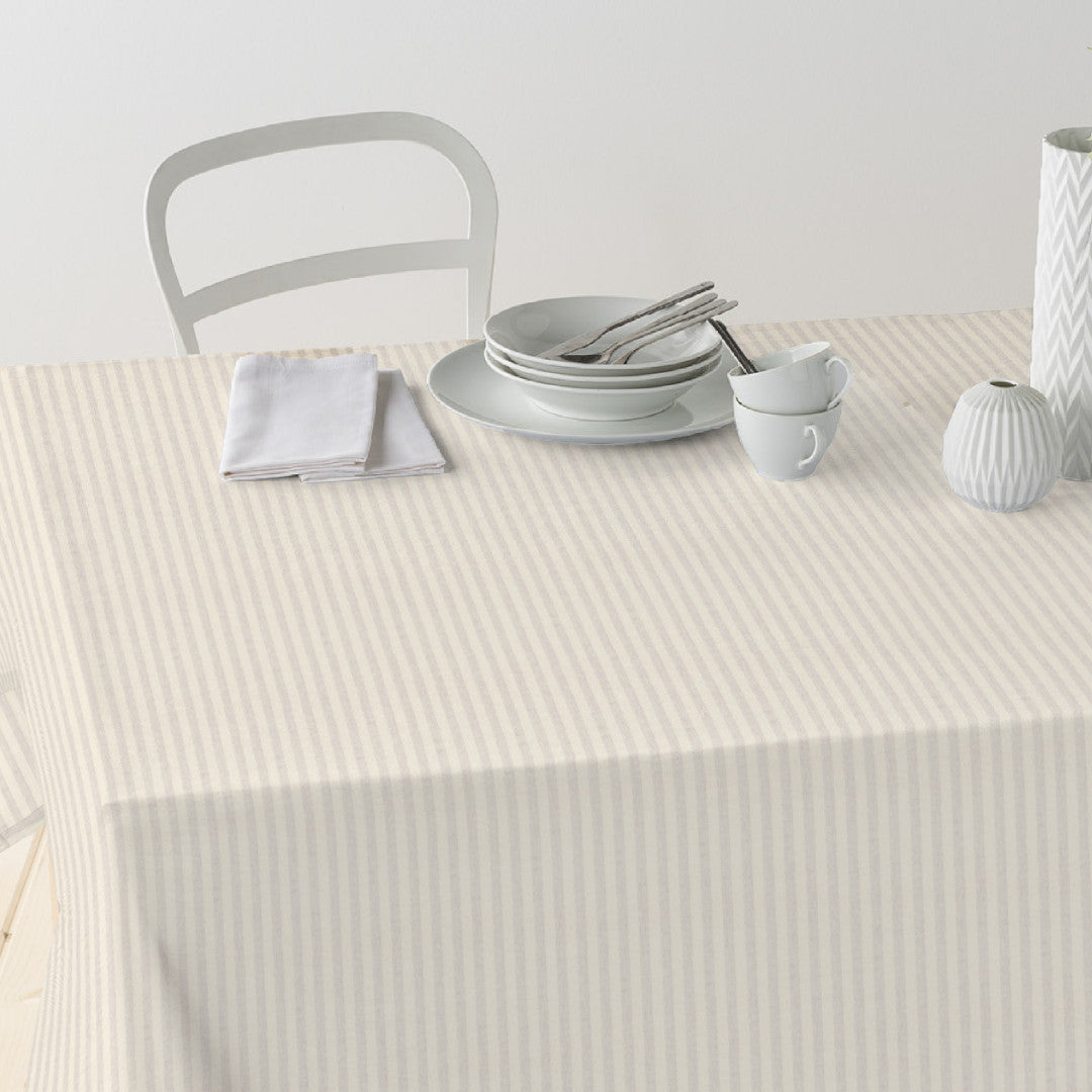 Nordfavn Ibiza Natur – Textilvaxduk med tvärrandigt mönster i linnelook, bord