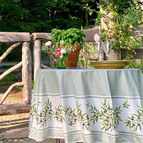 Nyons Amande - Rund provenceduk Ø 180, miljö