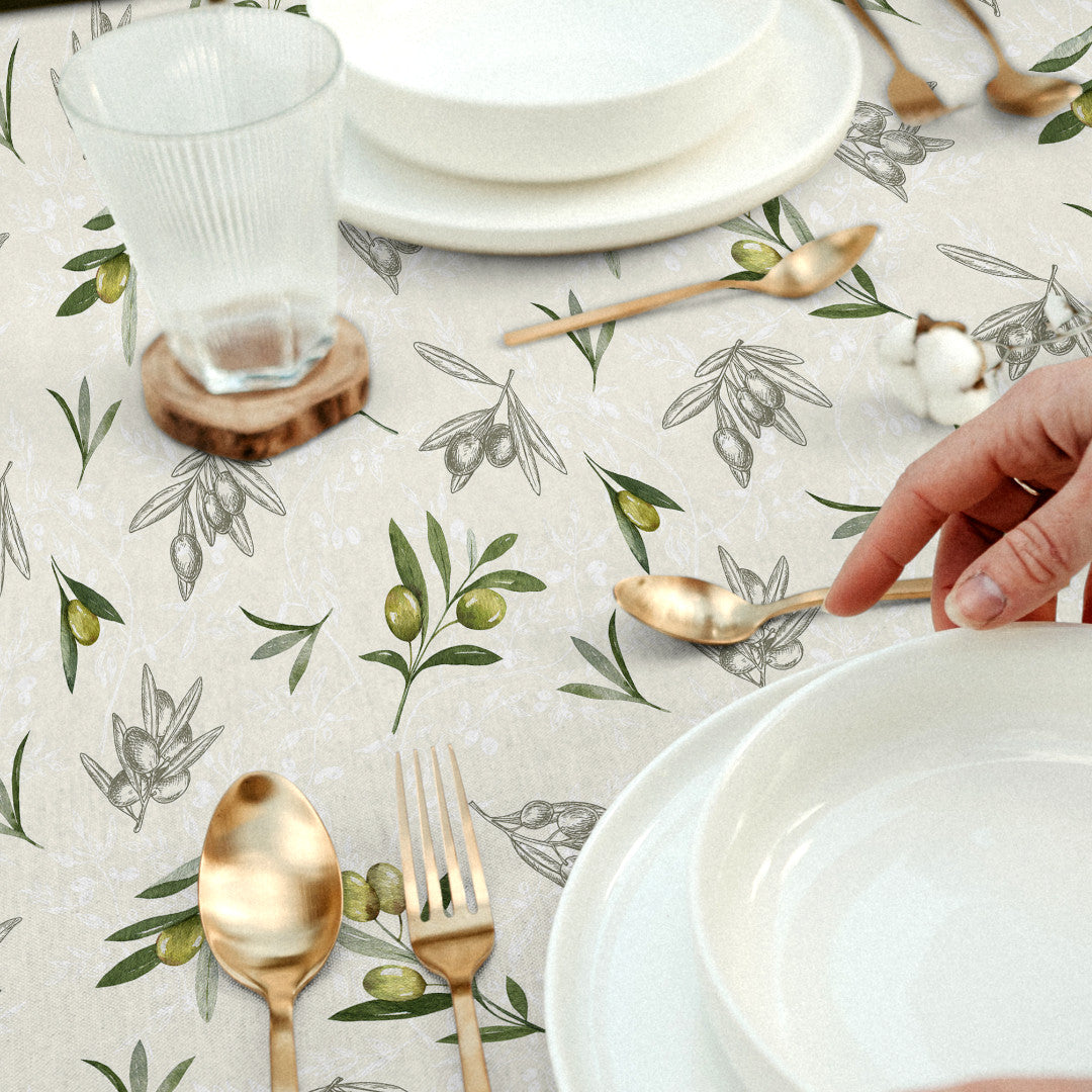 Oil – Textilvaxduk med olivkvistar i gröna nyanser, närbild