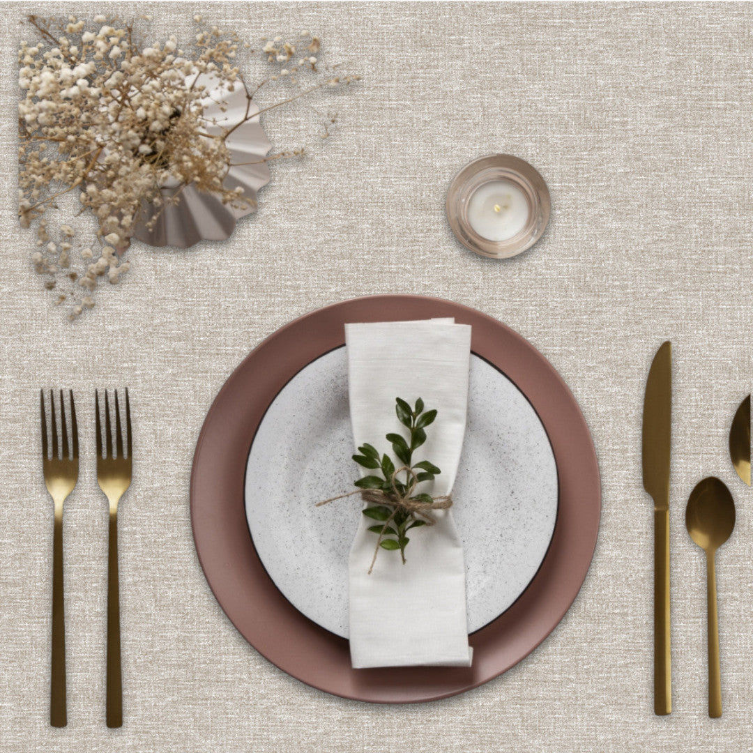 Oriel Beige - Enfärgad vaxduk med linnelook i ljus beige