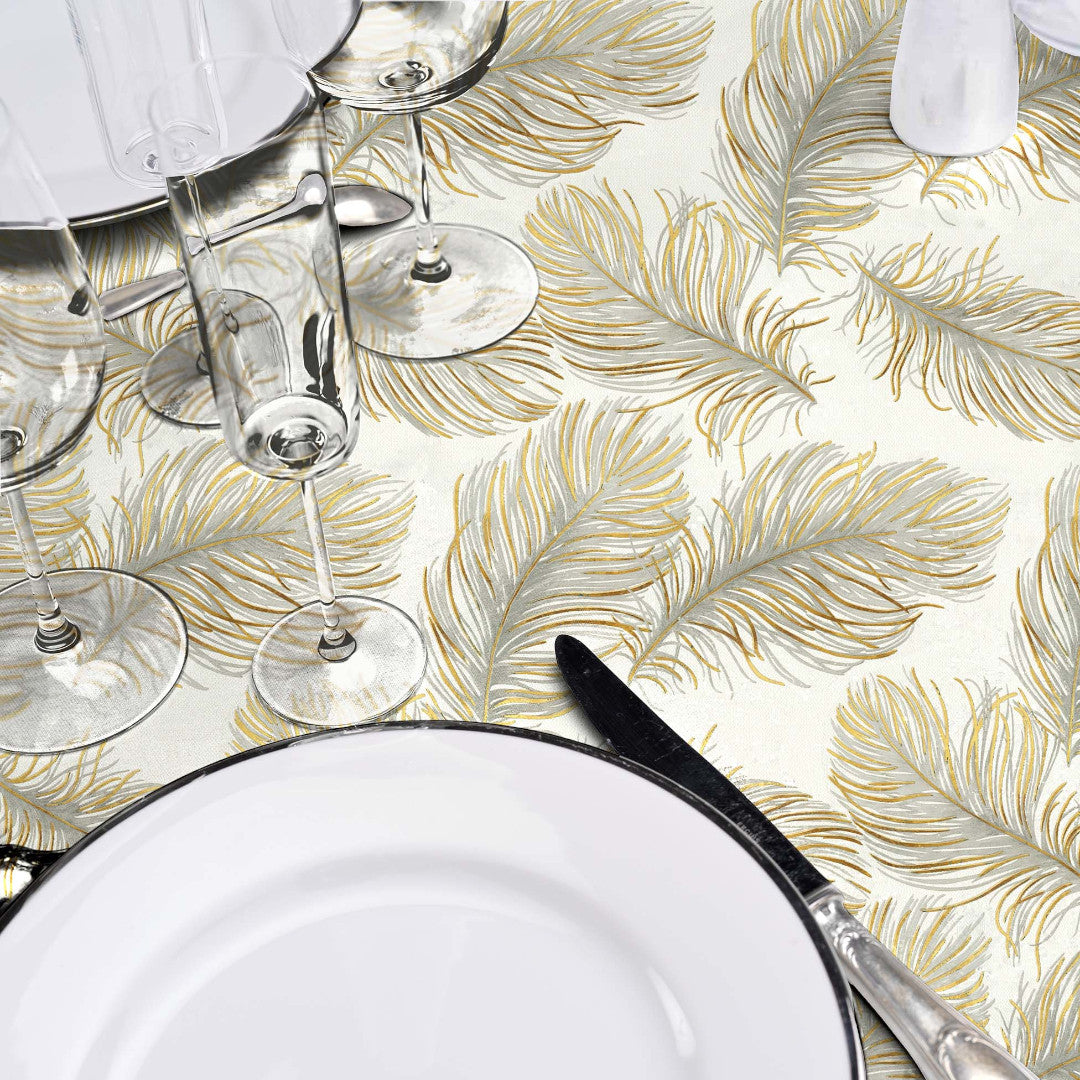 Plumina Metallic - Rund vaxduk med eleganta fjädrar i guld och grått,  Ø 155 cm, närbild