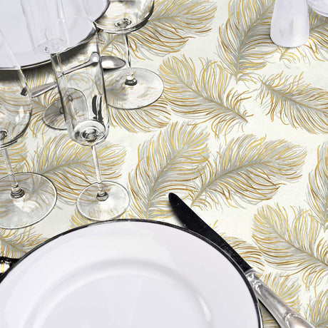 Plumina Metallic - Rund vaxduk med eleganta fjädrar i guld och grått,  Ø 155 cm, närbild
