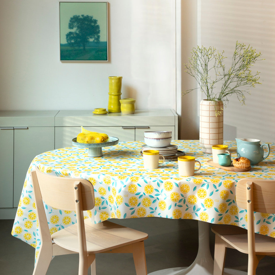 Slice Me Up Limonata – Captain Cook vaxduk med grafiskt citrusmönster miljö