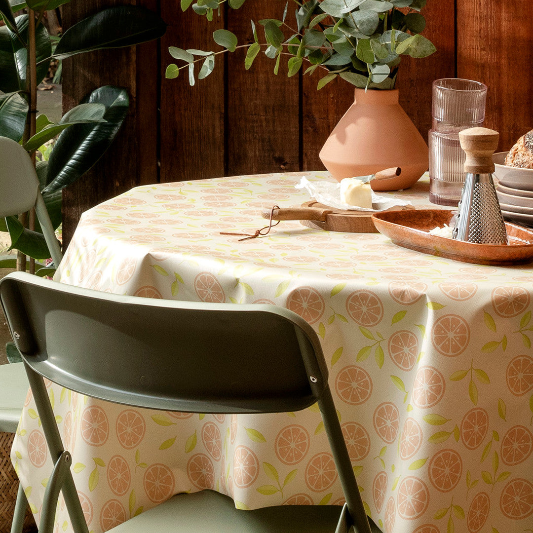 Slice Me Up Nude – Captain Cook vaxduk med grafiskt citrusmönster hörn