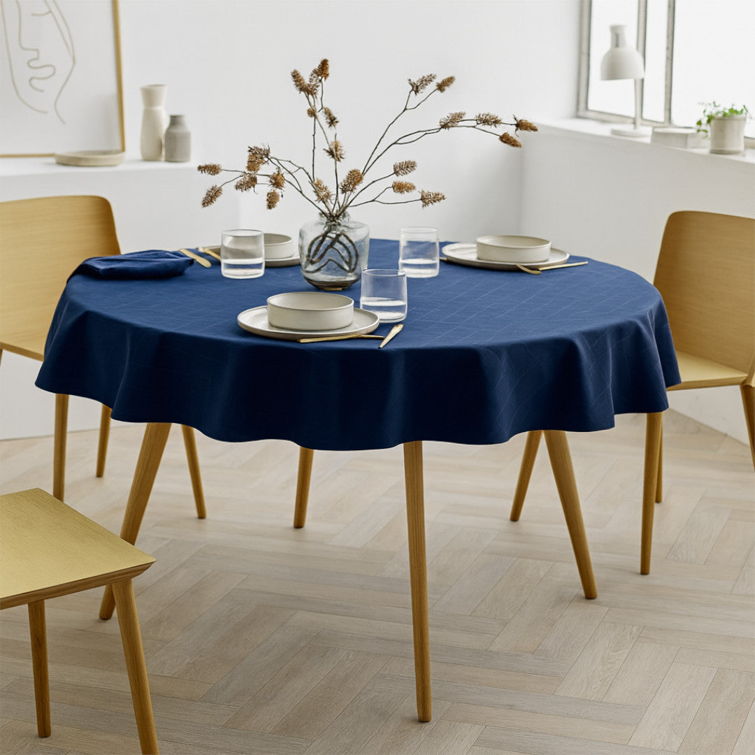 Södahl Tiles Rund Damastduk Ø 180 cm - Indigo, miljö