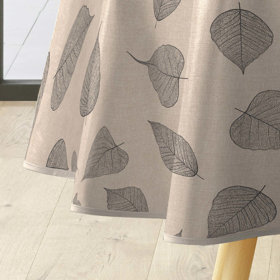 Textilia Feuillys – Rund vaxduk i linnelook med svarta streckblad,  Ø 155 cm, kant