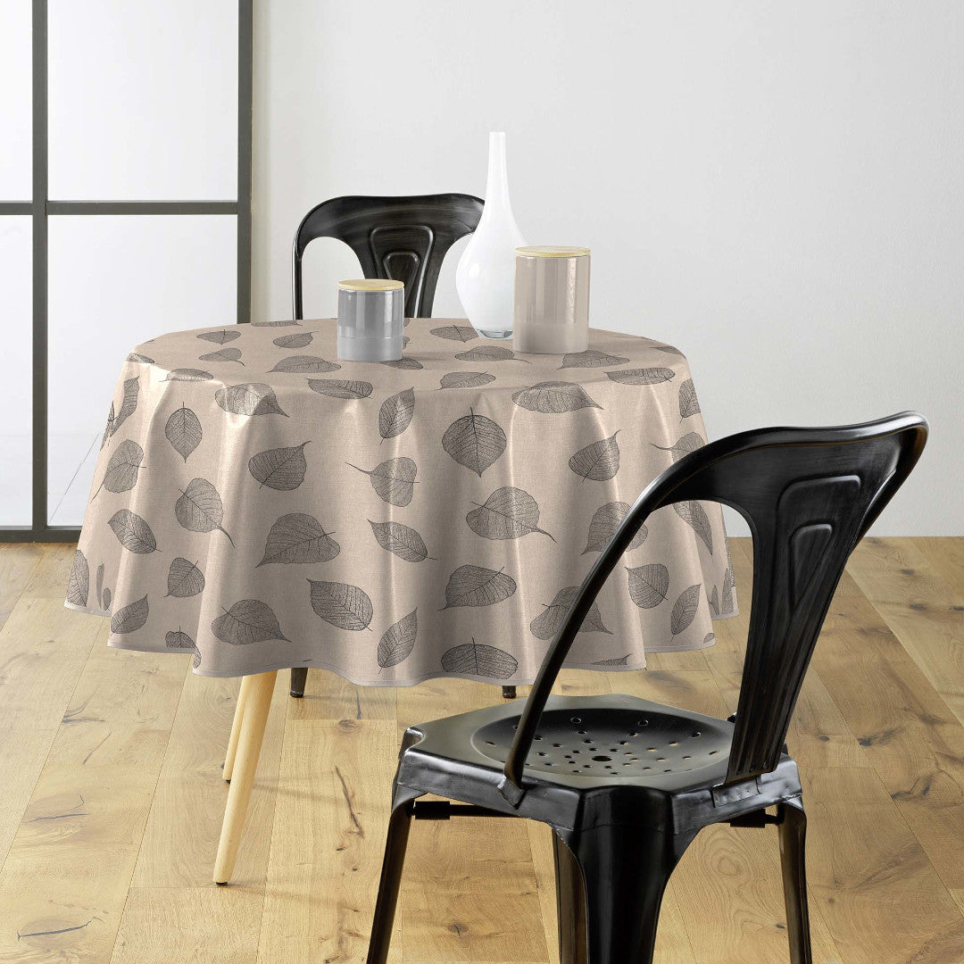 Textilia Feuillys – Rund vaxduk i linnelook med svarta streckblad,  Ø 155 cm, miljöbild