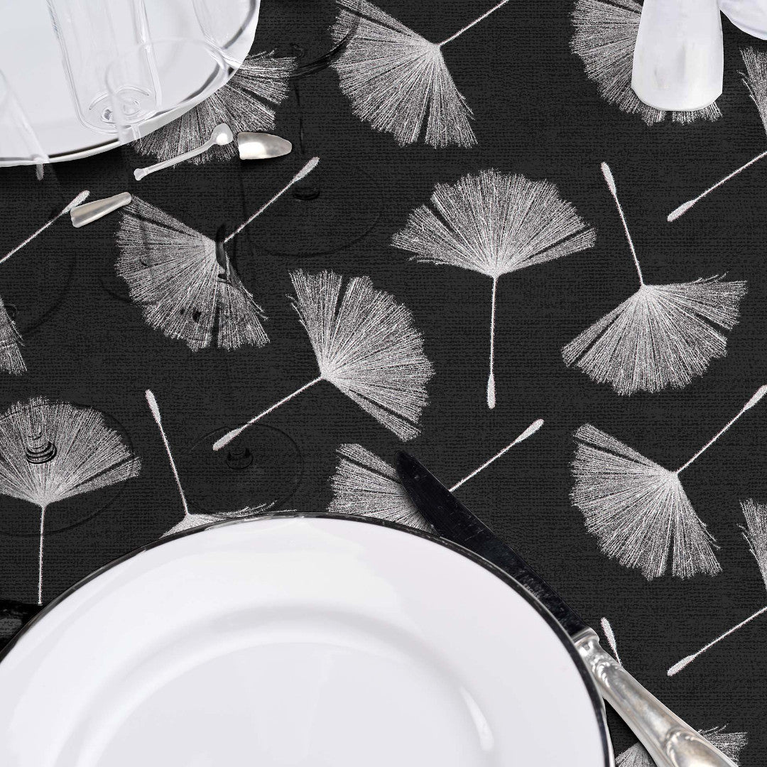 Textilia Glitter Auxine - Vaxduk med blommor i silvertryck, närbild