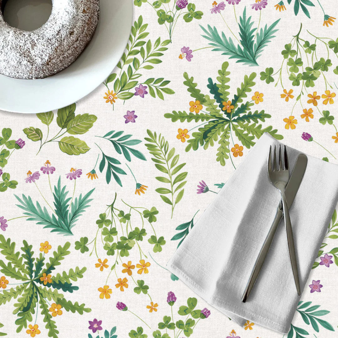 Vild Kløver – Vaxduk med blommor och örter, 160 cm bred – dukning