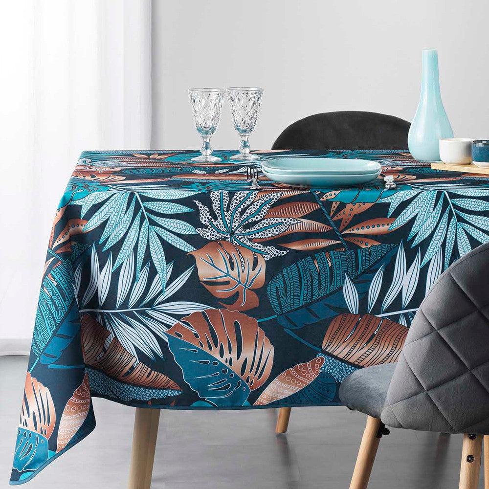 Alianor Blue 150 x 240, rektangulär duk med fläckskydd