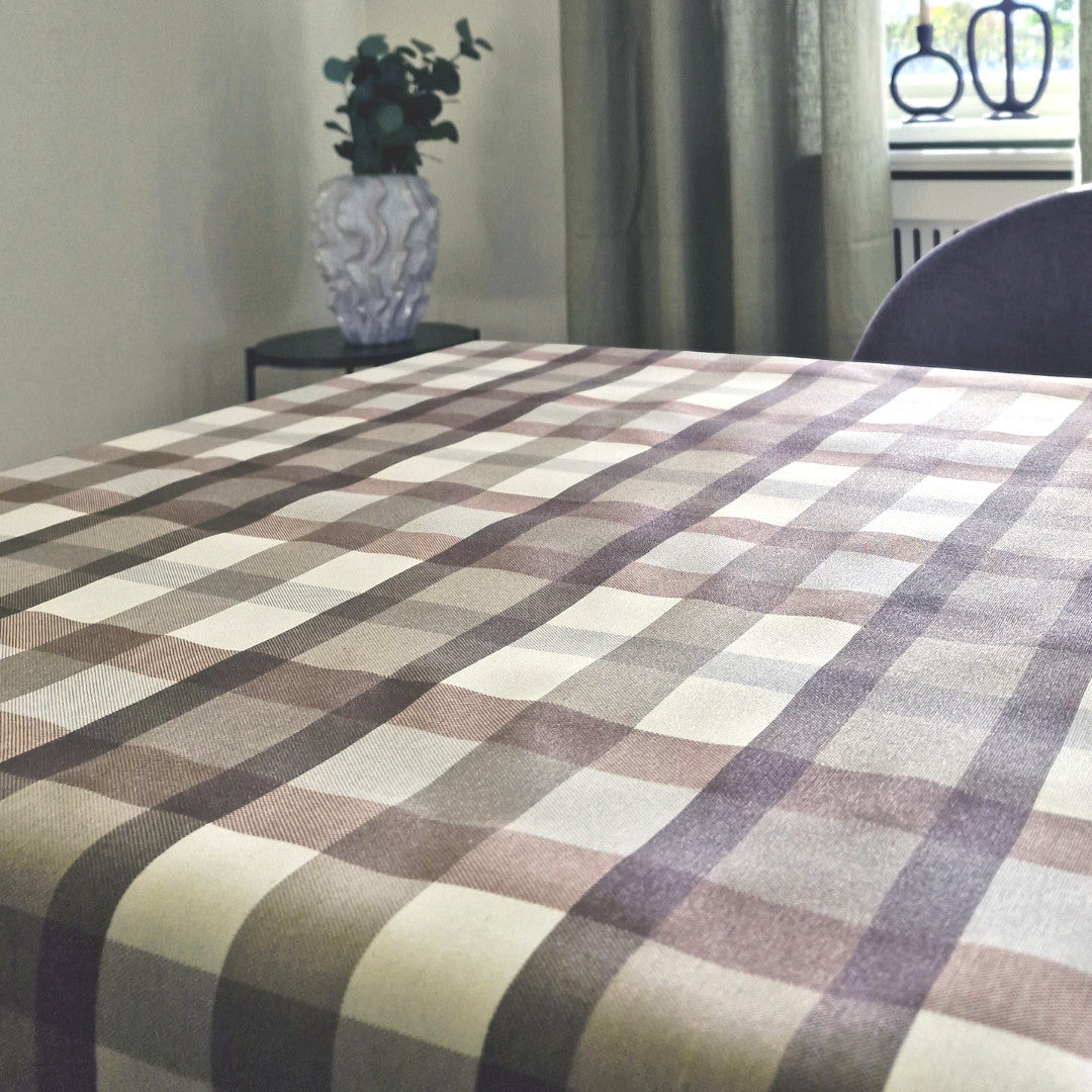 Alistair Brun - Textilvaxduk med rutor