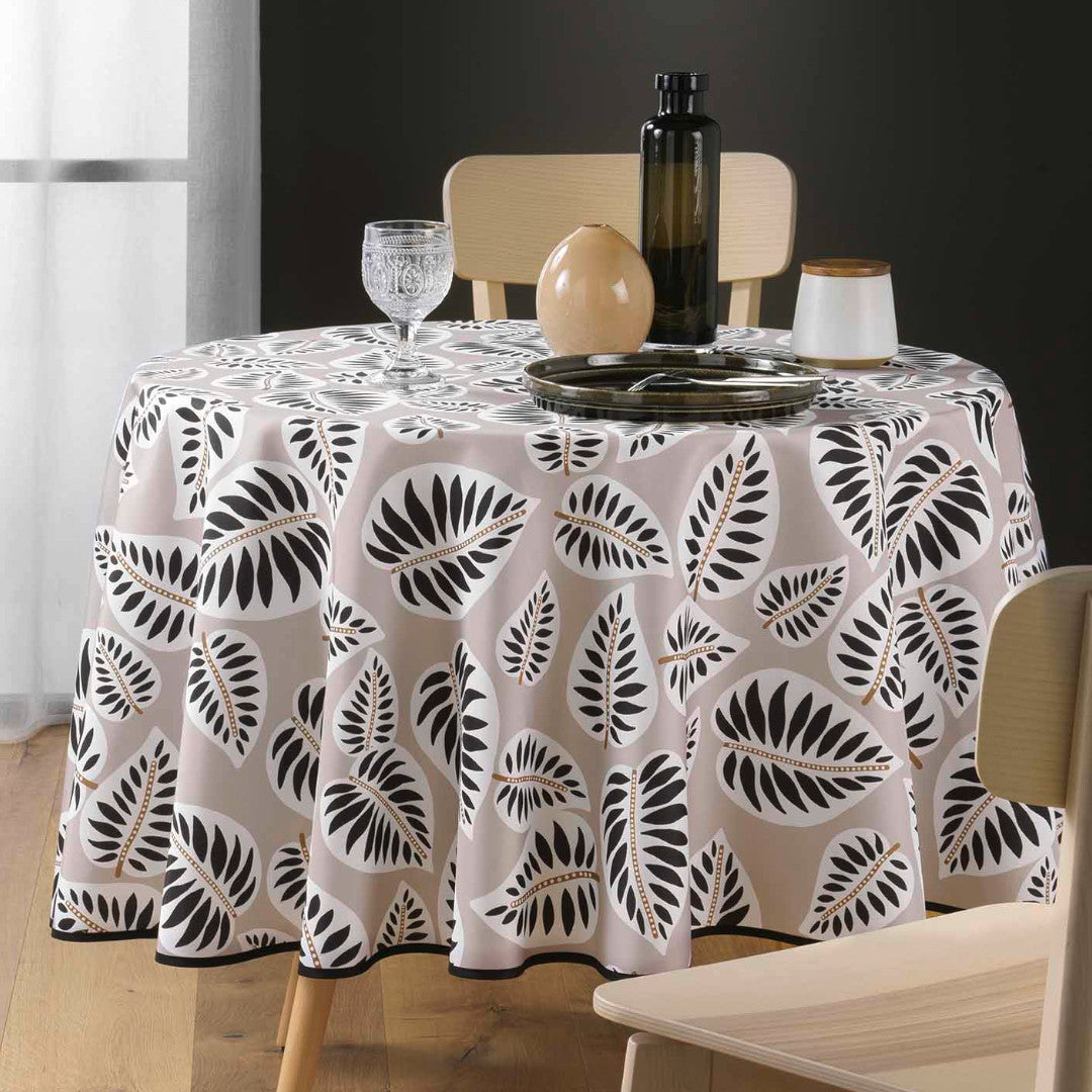 Alma Black Ø 180 cm, rund duk med fläckskydd