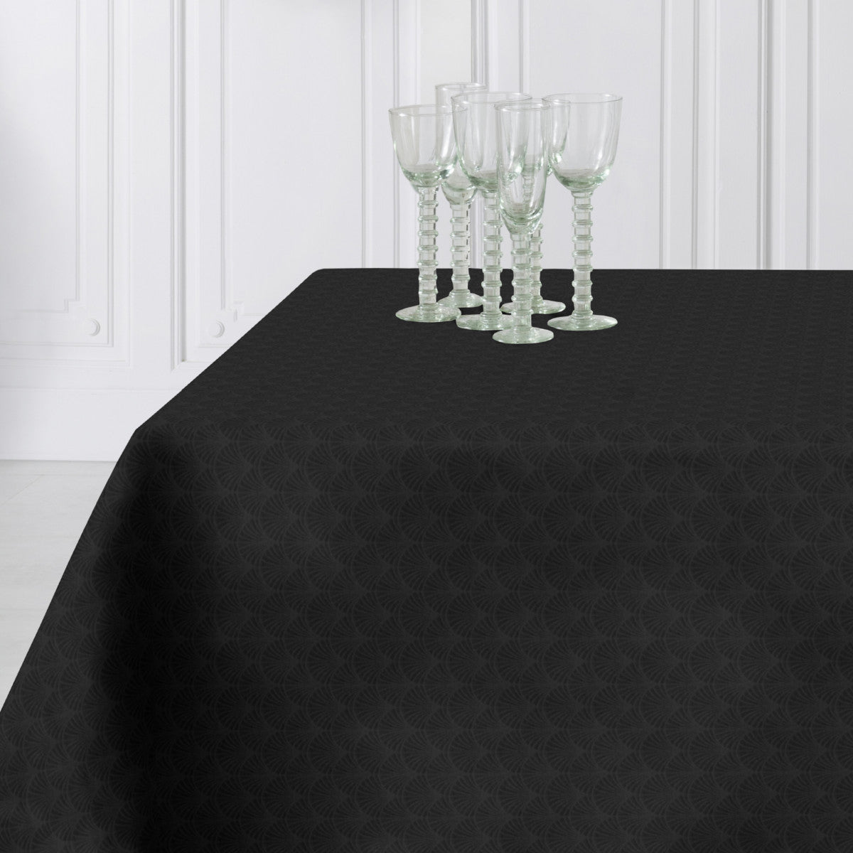 Amigoni Svart - Jacquardvävd textilvaxduk, 160 cm