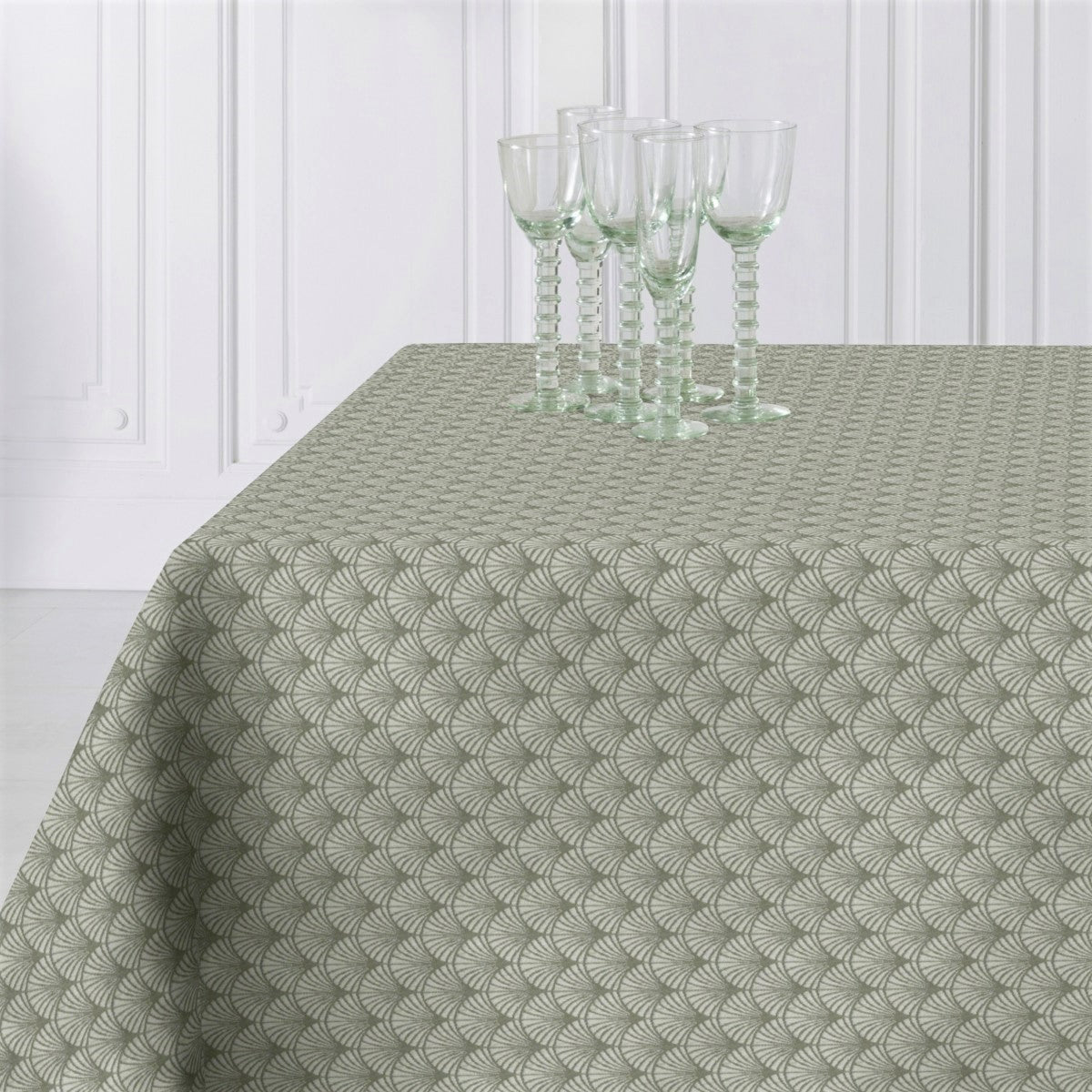 Amigoni Dusty Green - Jacquardvävd textilvaxduk, 180 cm bred