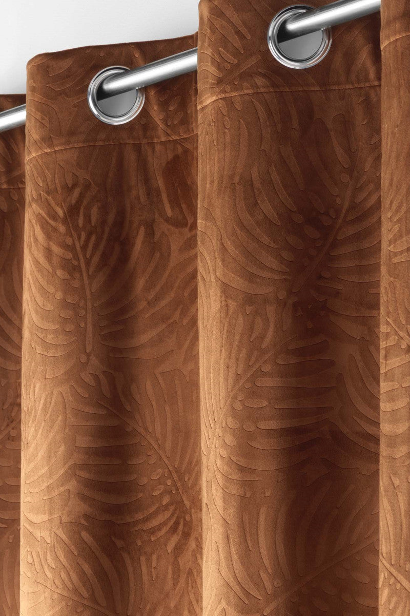 Analia Präglad Velour Brun – Mörkläggningsgardin 140 x 240 cm, närbild