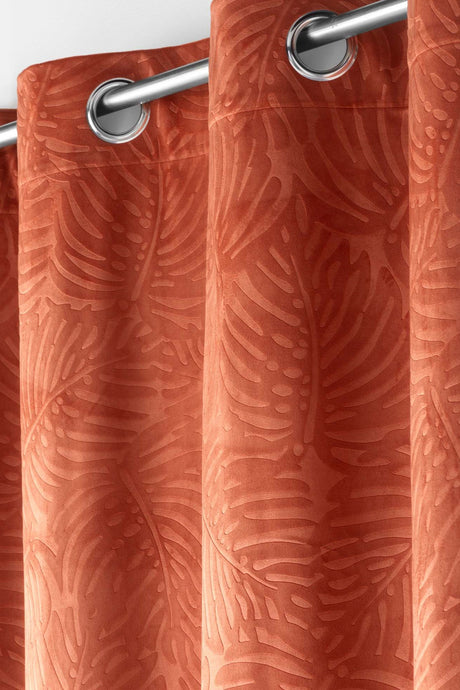 Analia Präglad Velour Terrakotta Orange – Mörkläggningsgardin 140 x 240 cm, närbild