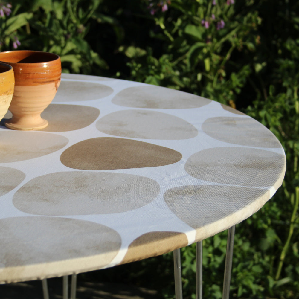 Arapoff Arena - Stonefree Retro, rund textilvaxduk med resårkant - För bord Ø 60 - Ø 170 cm