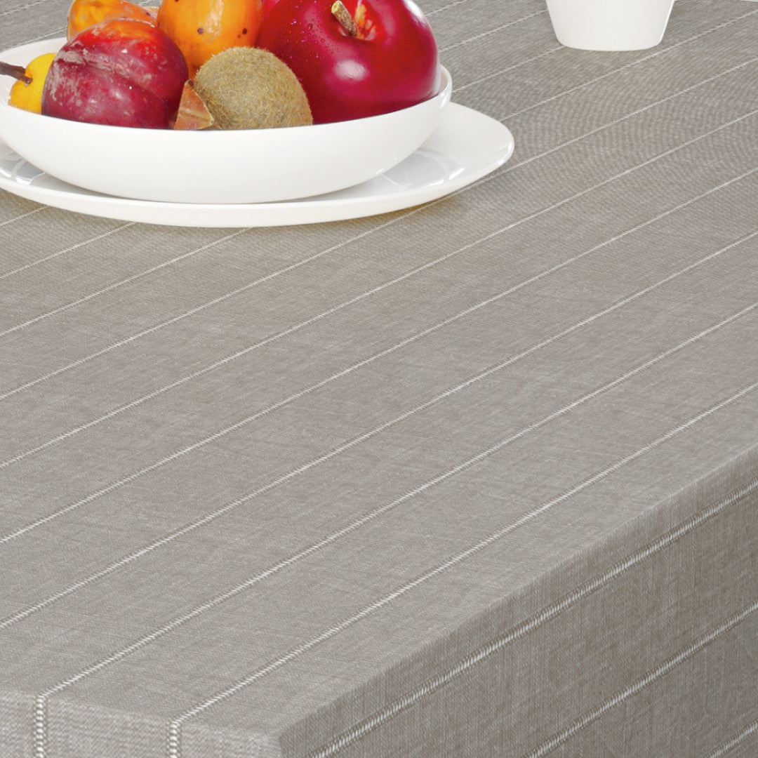 På bordet Balance Seal - 160 cm Bred vaxduk med randigt mönster i grå nyans