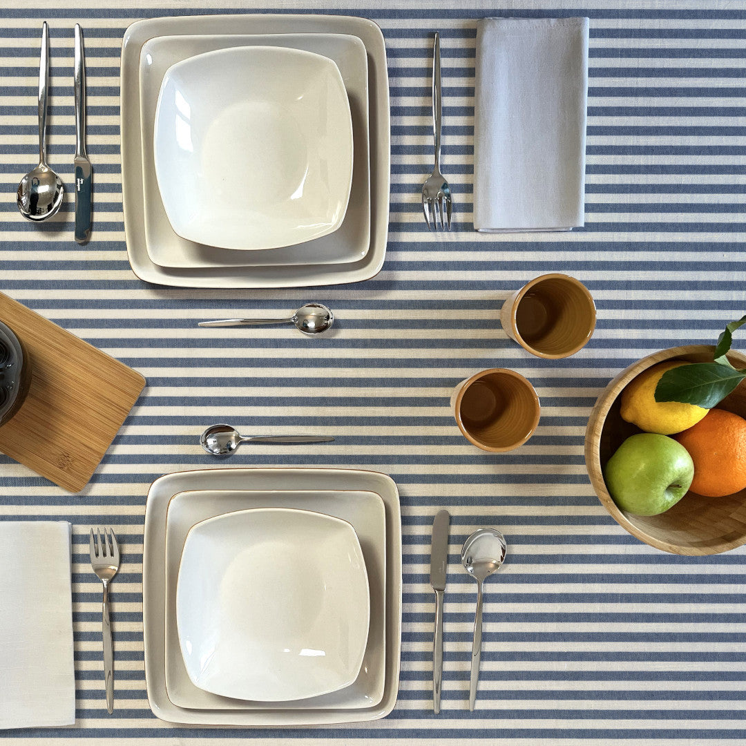 På dukat bord Blå Nordisk Rand - Textilduk i rustik linnelook